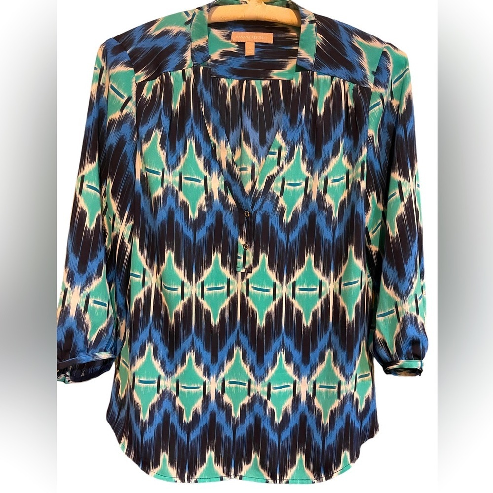 🔥💙ANN TAYLOR gorgeous blouse size S.  Reminds me of the sea - like new!